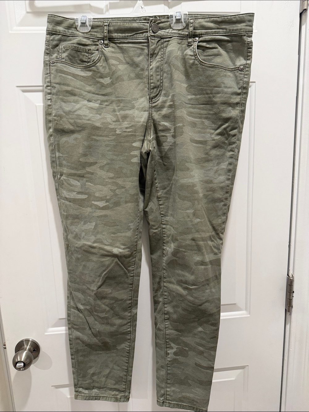 LOFT Olive Green Camo Skinny Pants